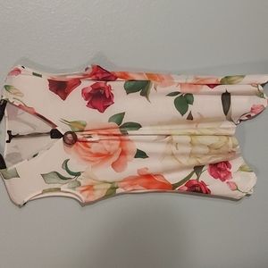 XL Sleeveless White  Floral Tunic, Wood button embelishment